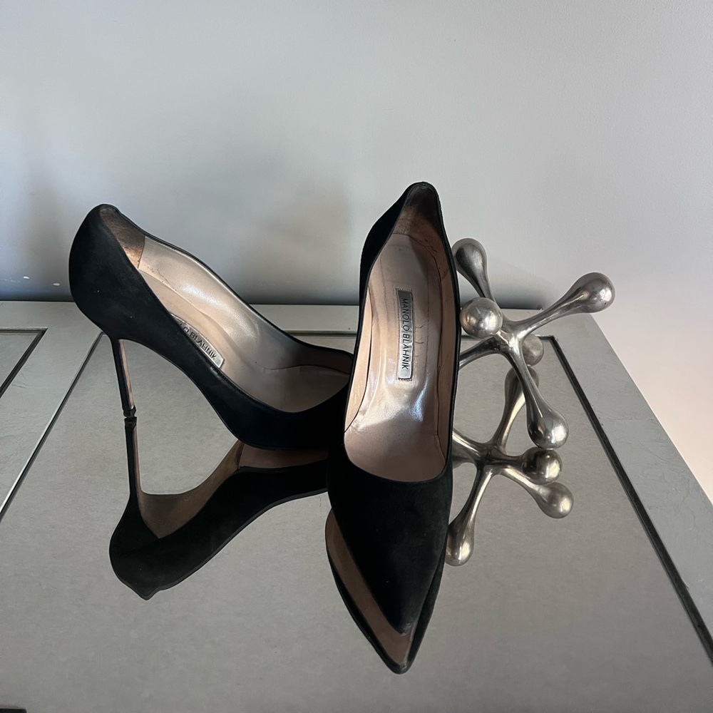 Manolo Blahnik Seude Pointed Toe Pump